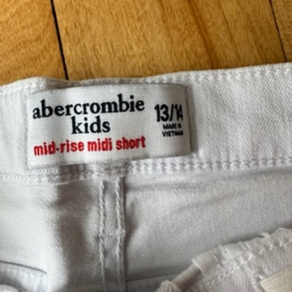 abercrombie kids Mid-Rise Midi Short White Denim size 13/14 - Picture 2 of 3